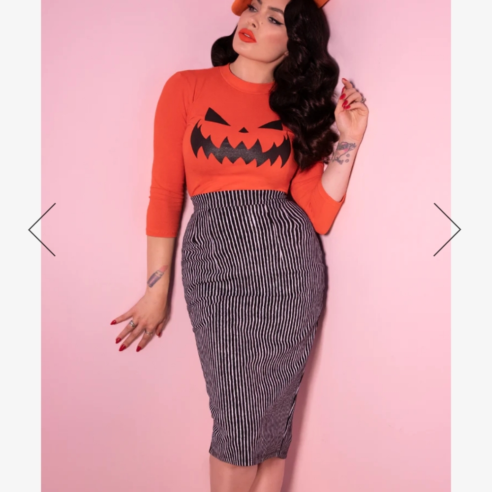 VIXEN PENCIL SKIRT IN BLACK AND WHITE STRIPES - VIXEN BY MICHELINE PITT